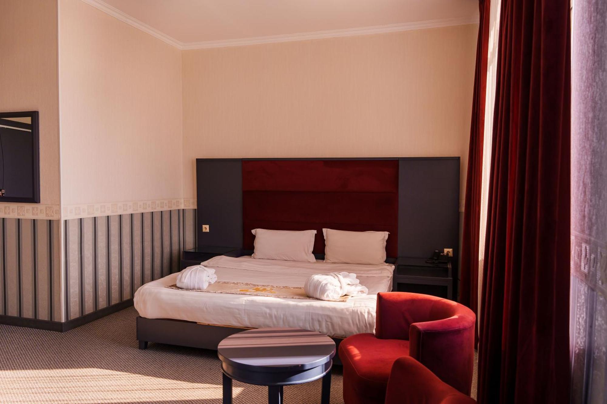 Almaty Grand Erbil Hotel מראה חיצוני תמונה